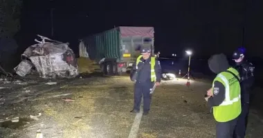 На Сумщині зіткнулися дві вантажівки та легковик: водії згоріли живцем