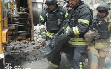 Air strike on Kostiantynivka on 7 May: woman’s body recovered from rubble, emergency rescue and search operations completed. PHOTOS