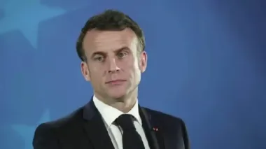 Макрон після спілкування з Трампом: готові "діяти рішуче", якщо РФ не зупинить вогонь