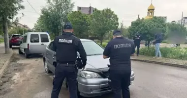 У Івано-Франківську хулігани з битою та бензопилою напали на чоловіка