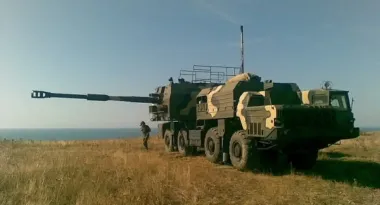Способна стрелять управляемыми снарядами "Краснополь": в РФ заявили о модернизации артсистемы "Берег"