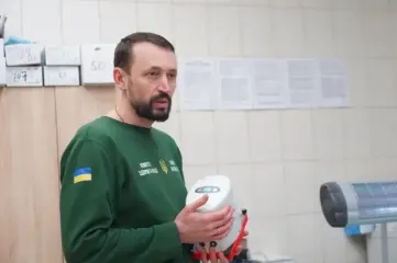 "Этот аппарат уже спас сотни": БФ молодежной инициативы "Надежда" передали в Донецкую медтехнику, которая дает шанс выжить даже под обстрелами