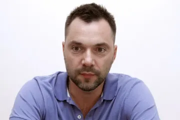 YouTube заблокировал канал Арестовича: кто еще попал под санкции СНБО