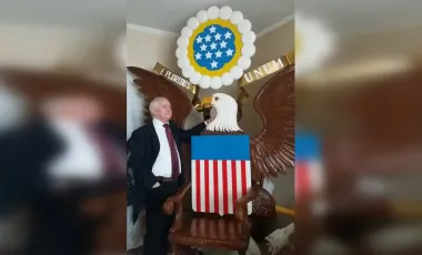 Мастер из Украины изготовил трон для Дональда Трампа (фото)