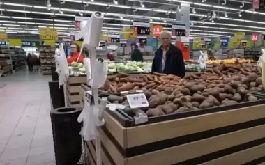 Вдвічі дорожче: супермаркети різко підвищили ціни на картоплю, моркву та цибулю
