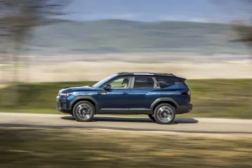 Может появиться в Украине: старшего брата Renault Duster впервые заметили на дорогах (фото)