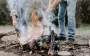 "Прокоптилися" біля багаття? Ось як легко прибрати запах диму з одягу