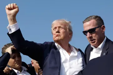 Трамп украсил Овальный кабинет своей статуей: что с ней не так