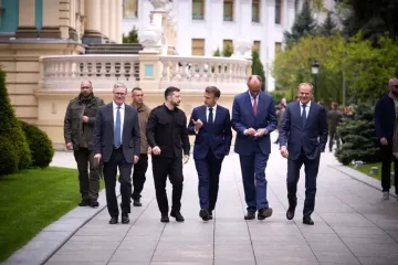 Борщ для Макрона и галушки для Туска: Клопотенко рассказал, что ели в поезде члены "коалиции желающих"