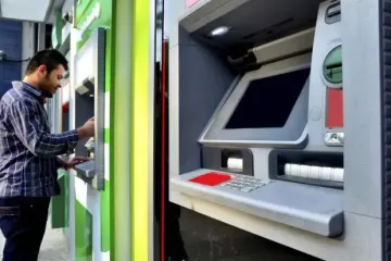 Банкомат "з'їв" готівку: клієнтам "ПриватБанку" сказали чекати на повернення чотири місяці