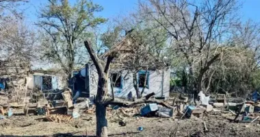 В Запорожской области оккупанты сбросили авиабомбы на прифронтовое село: ранена женщина