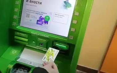 Перекази з картки на картку в Україні у 2025 році: що потрібно знати про податки та ліміти