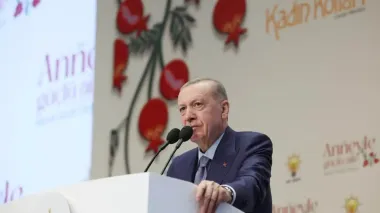Turkish president proposes Türkiye as venue for Ukraine peace talks during Macron convo