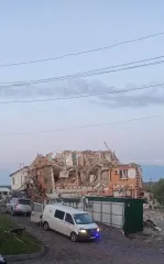 "Под завалами военные": в Рыльске, вероятно, поражен пункт дислокации 40-й бригады морской пехоты РФ (видео)