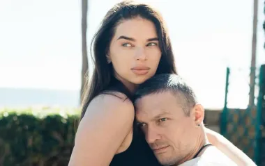 Дружина Усика показала фото з архіву: ніжні моменти з дітьми та під час вагітності