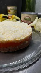 Очень быстро и очень сытно: рецепт вкусного салата с тушенкой