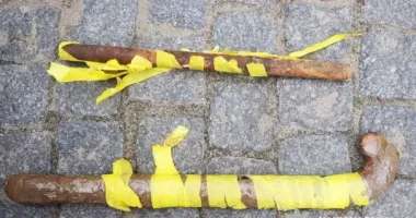 На Житомирщині чоловік намагався пограбувати ювелірний магазин хокейною ключкою