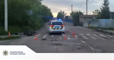 У Дрогобичі мотоцикліст збив жінку – вона в лікарні