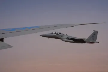 Саудовские истребители F-15 эффектно сопроводили самолет Трампа Air Force One (видео)