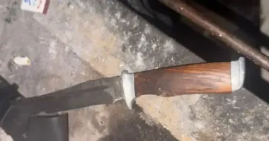 Вдарив ножем у шию: на Буковині чоловік напав на свого сусіда