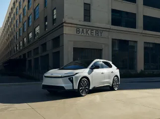 Toyota показала недорогой электрокроссовер с запасом хода 500 км (фото)