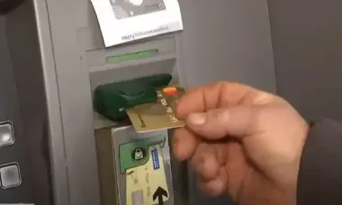Зняти пенсію з картки не вийде: хто з пенсіонерів може залишитися без грошей