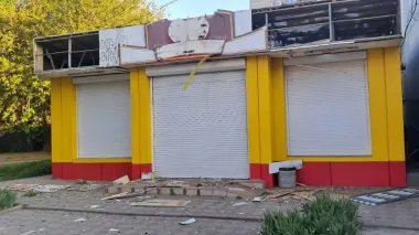 Россияне атаковали Никополь: повреждены магазины, спортклуб и 2 многоэтажки