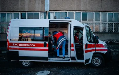 Окупанти скинули вибухівку на авто в Херсонській області: є постраждалий