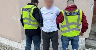 На Тернопільщині поліцейські затримали чоловіка, який за 14 000 доларів продавав відстрочки від армії