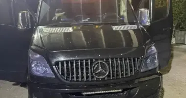 На Закарпатті прикордонники затримали мікроавтобус "начинений" феєрверками