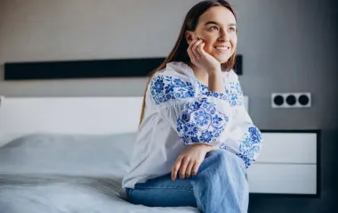 Вышиванка из Ополья и джинсы из Zara: с чем сочетать вышитые сорочки в повседневной жизни
