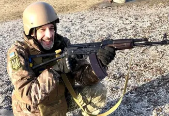 Пошел служить в первые недели: на войне погиб телеведущий и актер "Дизель Шоу" Максим Нелипа