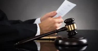 На Полтавщині жінка задушила новонародженого одягом: як її покарали