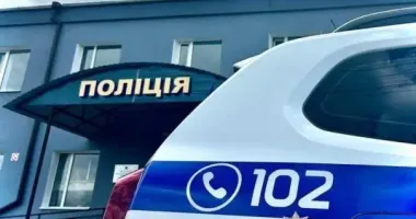 На Житомирщині жінка винесла з дому пенсіонерів 5 тисяч доларів