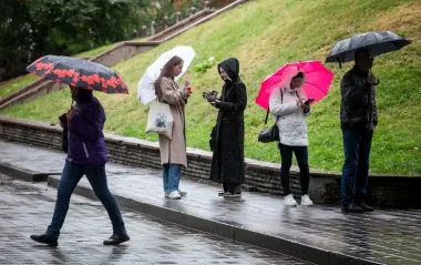П’ятниця буде дощовою: прогноз на вихідні та коли в Україну повернеться тепло