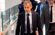 Саркози досрочно освободили и сняли с него электронный браслет