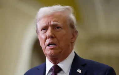Машут, как могут. Что устроили женщины Трампу в ОАЭ: эта традиция уже стала хитом