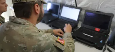 Человечность или эффективность: на какие большие языковые модели следует полагаться армии США