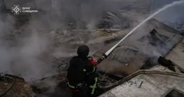 Масштабна пожежа на Сумщині: вогнеборці понад 12 годин гасили займання