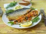 Ароматный ужин за полчаса: рецепт скумбрии с овощами в духовке