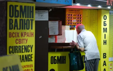 Долар і євро подешевшали: які курси в обмінниках України