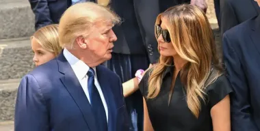 "Они разведены": биограф заявил, что Трамп и Мелания не вместе, в Белом доме отреагировали