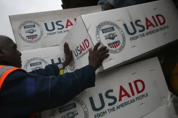 Тонны пайков на 100 млн долларов гниют на складах после сокращения Трампом международной помощи