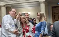 Більше 100 тисяч. Найдорожчі вишиванки політиків