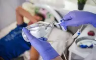 Вже понад 60 хворих: у Києві шукають джерело спалаху гепатиту А