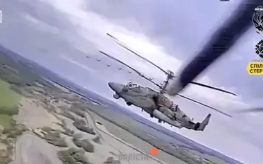 Bombus strike UAV hunts down Russian Ka-52 Alligator. VIDEO