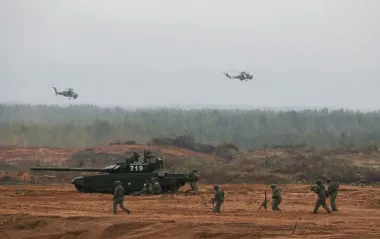 РФ вывозит военную технику из Севастополя из-за дефицита на фронте: подробности от "АТЕШ"