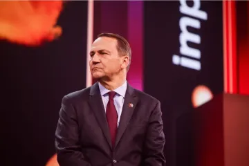 "Может поставить Путина на место". Сикорский назвал страну, способную остановить РФ