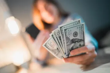 Женщина ежемесячно отдавала мужу 700 долларов на аренду жилья, однако правда ее шокировала