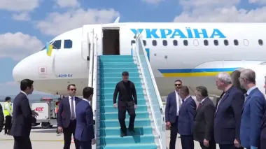 Majority of Ukrainians view Zelenskyy's Türkiye visit as successful, poll finds